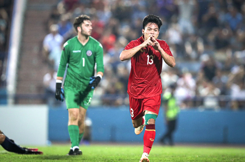 Trò cưng Troussier bị HLV Kim Sang Sik gạch tên khỏi U23 Việt Nam, fan Việt bất ngờ