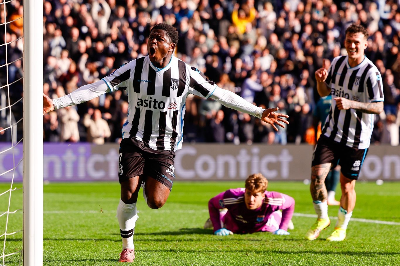 Nhận định soi kèo Heracles Almelo vs VV Hoogeveen lúc 00h45 ngày 17/12/2025