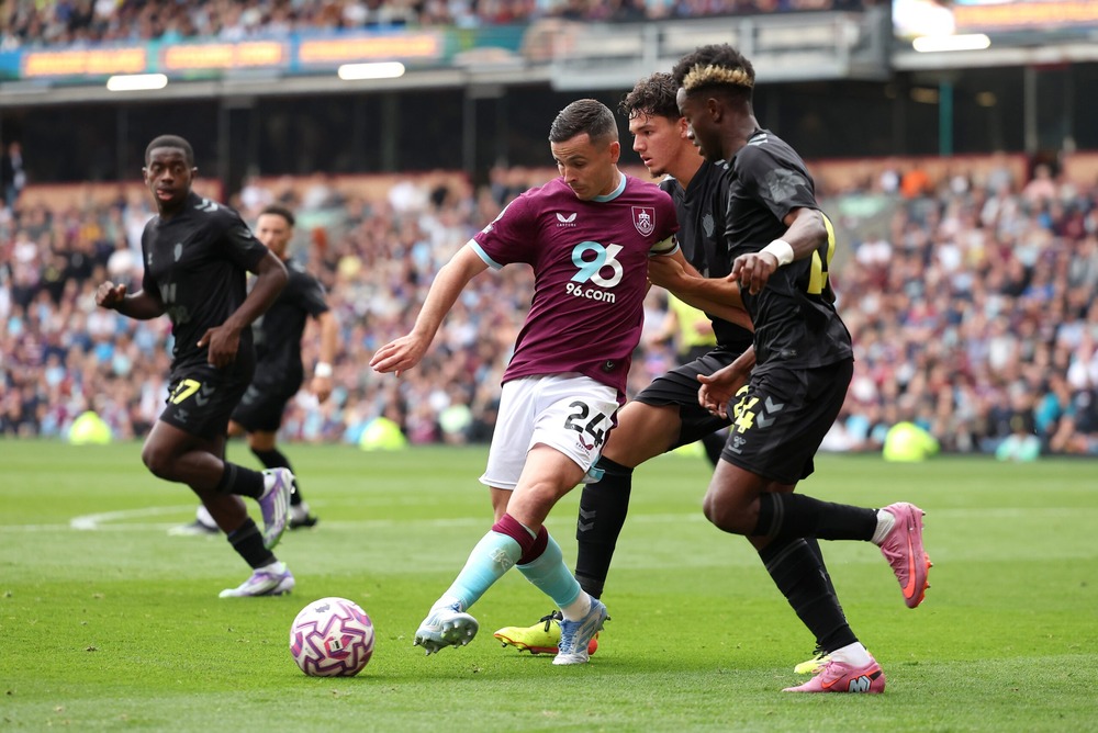 nhan-dinh-soi-keo-sunderland-vs-burnley-luc-03h00-ngay-3-2-2026-1